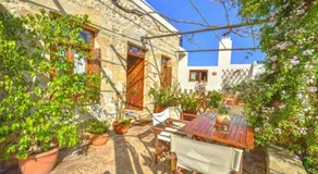 Picturesque Traditional Stone House - Image 5