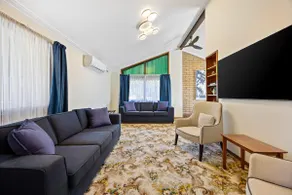 Enjoy a unique boutique space in a great location - Image 2