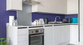 Hemel Apartments - Lilac Luxe - Image 5