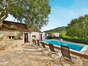 Countryside Idyllic Holiday Home with Pool - Image 5
