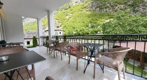 Dragobia House & Table - Image 3
