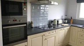 Woodlands Coastal Apartment - Image 3