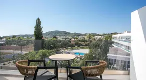 Vanik Suites - Image 2