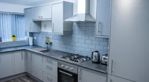 Lush Lodge -Home away in Telford, For Contractors, families, group of friends, Long Term Stays - Image 3