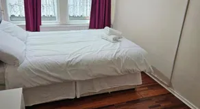 Tanners End Apartment - Image 4