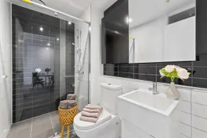 Modern 2BR Apt Next to Victoria Market City Views - Image 4