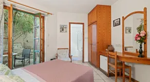 Antonys Garden House - Image 2