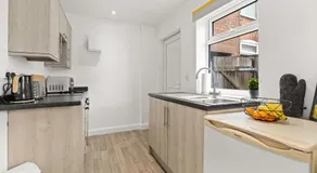 Cozy Self-Contained Suite with Own Entrance - Image 4