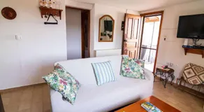 Iria's Cosy Traditional House - Image 2
