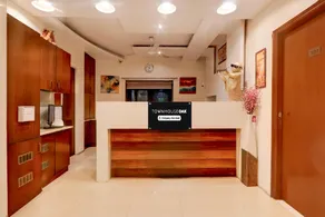Super Townhouse Oak Ramdaspeth Downtown - Image 4