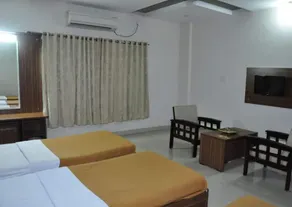Dolphin Inn - Image 4