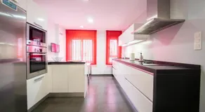 INCREÍBLE Mike Apartment piso céntrico con parking y piscina, ideal para familias! - Image 3