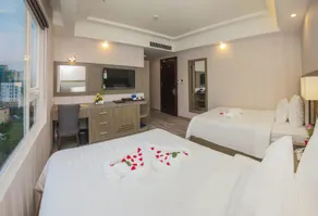 Royal Beach Hotel - Image 2