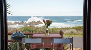 La Mer Seafront Selfcatering Accommodation Kleinmond - Image 4
