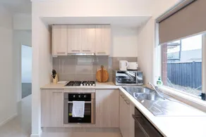 Modern 3B2B1C Home in Doreen - Image 5