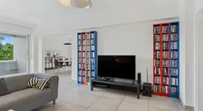 Central Lux 2BR Apt with City Views & Balcony - Image 2