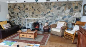 Lavelle's Seaside House & Mickey's Bar - Image 3