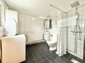 2 Bedroom Apartment With 4 Beds For Workers Near Volvo Free Parking - Image 2