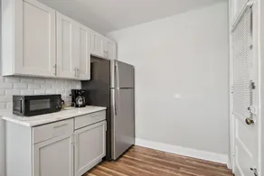 Chic 2BR Apt in Skokie - Elm 3A - Image 3