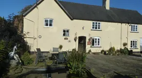 Oakenholt Farm Bed and Breakfast - Image 4