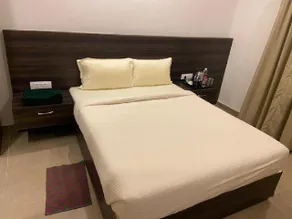 AARYA MANSION V One Hotel - Image 2