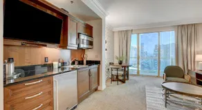 MGM Balcony Strip F1 Race View Luxury Penthouse - Image 4