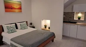 LUCIANA - Image 4