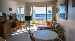 Charmant studio adapté aux familles avec terrasse | Vue mer | À côté de la plage | Parfait pour le travail à distance - Image 2