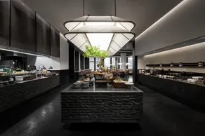 SAVHE Hotel on the Bund Nanjing Road Pedestrian Street - Image 2