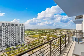 Modern Hotel with Pool & Gym in Prime Doral Location - Image 4