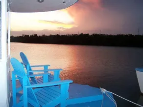 Floating Sea Cove Resort & Marina - Image 2