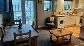 Ground Floor Cornish Retreat Free Parking - Image 2