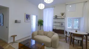 Bright Apartment Near the Beach and Old Port - Image 5
