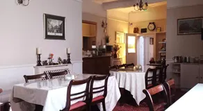 Hunters Lodge Guest House - Image 3
