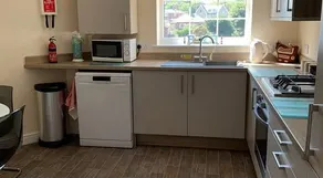 Seaside View Apartment - Sunny bright two bedroom apartment - Lift inside - Image 4