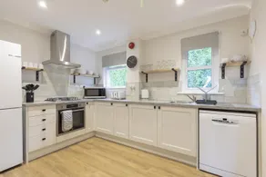 Luccombe Villa Holiday Apartments - Image 2