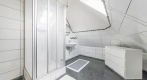 Private Rooms - Image 3