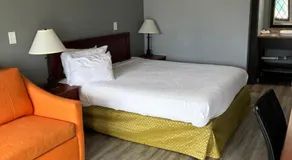 Home Town Inn - Image 4
