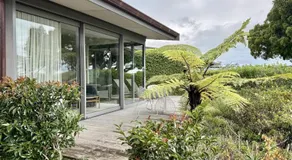 Waiheke Luxury Blue and Green Rooms - Image 4
