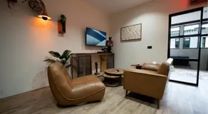 LV8 Chesterfield - Image 4