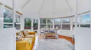 Spacious Coastal Accommodation with Games Room - Sleeps 10 - Image 3