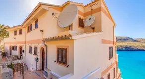 Appartement de vacances entièrement équipé avec terrasse et piscine | Vue mer | À côté de la plage - Image 5