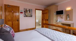 Michaeleen's Manor B&B - Image 2