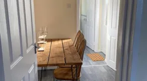 Cosy Town Centre House near M6 & park & parking - Image 4