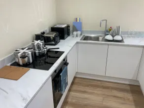 Newly Refurbished house - City Centre with Parking - Image 4
