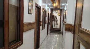 Hotel Strawberry - Image 5
