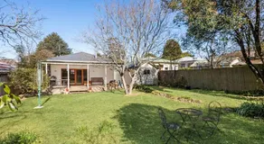 Spacious 3BR Katoomba Cottage King Bed, Fireplace, Child & Pet Friendly & Large Fully Fenced Backyard - Image 5