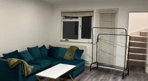 Spacious 3BR Stay Near Heathrow and Central London - Image 4