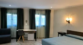 Hostal Milana Girona - Image 2