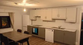 Adies Bar & Restaurant - Image 2